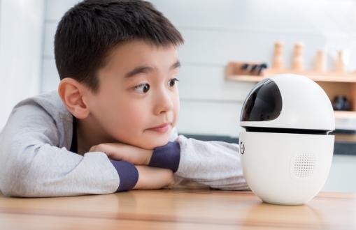 央视重推:儿童教育陪伴机器人公子小白成长版