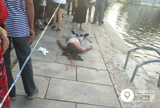 二一九游泳湖一天两人溺水身亡 小伙上岸口吐鲜血