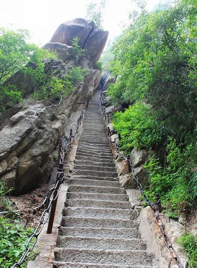 陡峭千尺幢