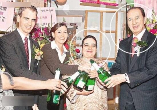 揭明星同性恋秘事:Hebe断背 小S牵线蔡康永