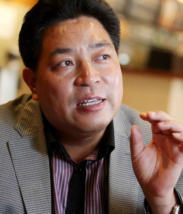 富商高调报恩遭质疑 当事人:为了扬善