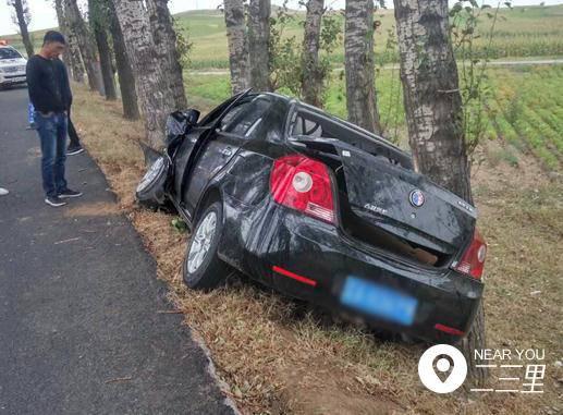 法库路面湿滑 一电动车与轿车相撞