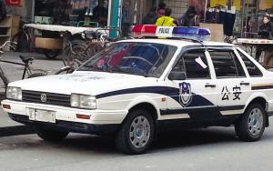 丹东警车违停被贴罚单 当事人主动上交罚款(图