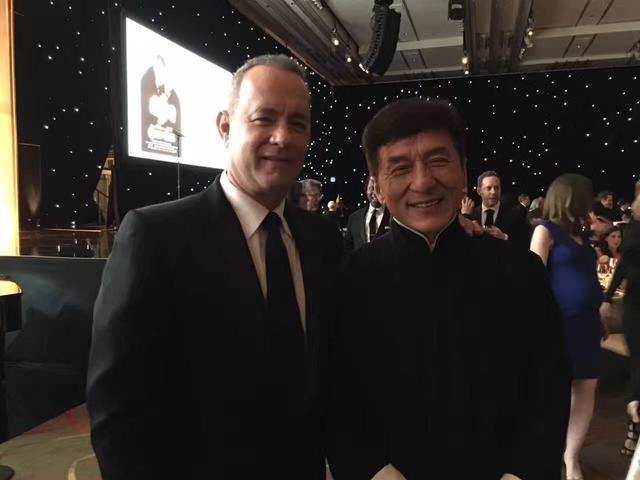 成龙穿唐装领小金人 史上最年轻奥斯卡终身成