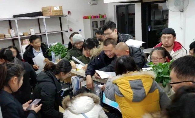 大连招商兰溪谷连夜甩卖上百车位!先买的业主怒了
