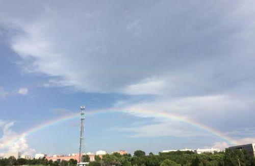 长春天气多变 太阳雨现彩虹 看到了么?