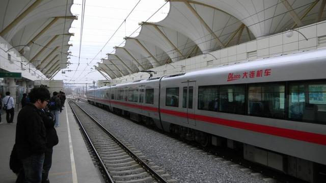 由于天气原因 大连快轨接触网结冰无法运营_大辽网_腾讯网