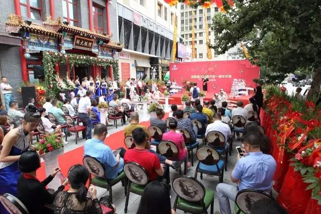 开业一年售出40万斤小龙虾 胡大与你感恩同行