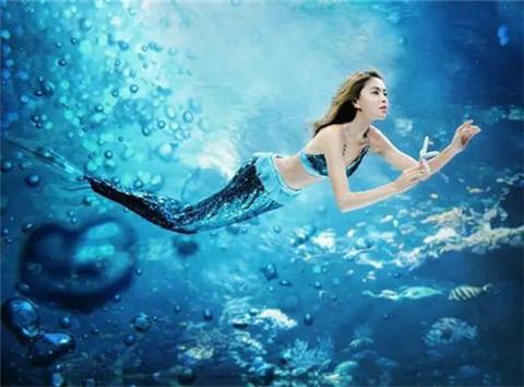 美人鱼婚纱照 演绎浪漫爱情