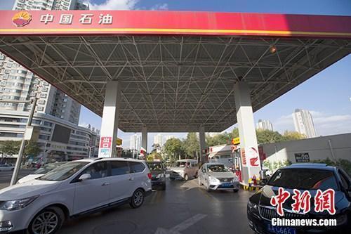 油价下调:一箱油少花2元 因产油国干了这事