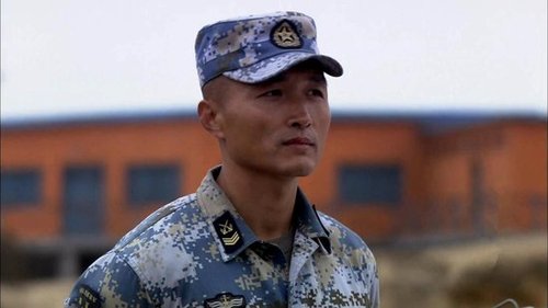 《火蓝刀锋》重播 炮灰师傅贾宏伟人气旺
