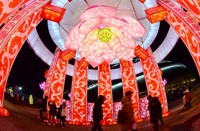 沈阳奥体冰雪嘉年华及新春灯会启幕亮相