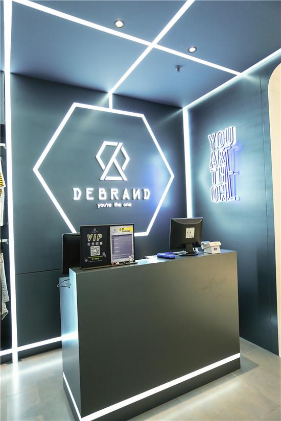吴克群主理潮牌DEBRAND沈阳店重磅启幕