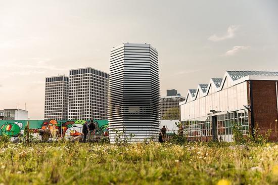 daan-roosegaarde-smog-free-tower-announcement-designboom-03-818x