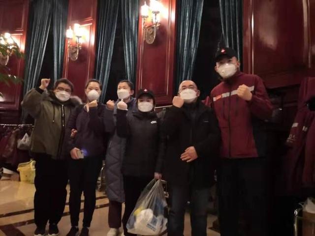 营口援鄂医疗队于2月5日凌晨到达武汉大学人民医院东院病区,正式开始接收病人