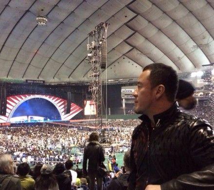 杨坤赴东京看滚石演唱会 感叹:他们创造了摇滚