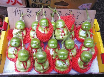 市场现人参果引围观 专家:套上模具形成的