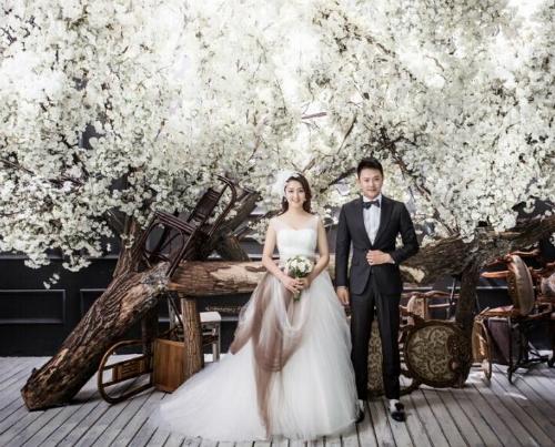 印小天婚纱照曝光 疑似下月结婚