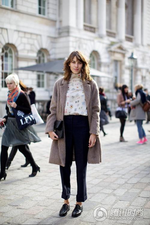 女生恋上boyfriend风 布洛克鞋赤脚穿最有范