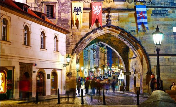 周杰伦布拉格广场迎娶嫩模昆凌 蔡依林:呸!