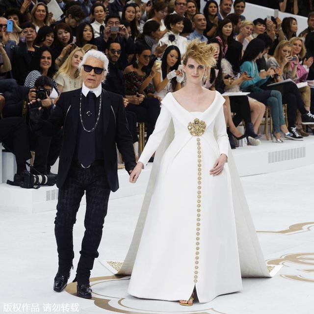 欢迎来到老佛爷与他女宠们的撒欢场