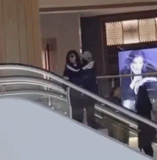 范冰冰李晨大庭广众拥抱秀恩爱 换情侣头像藏玄机