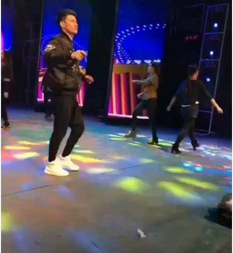 吉林金牌男主播透露直播网站最新内幕