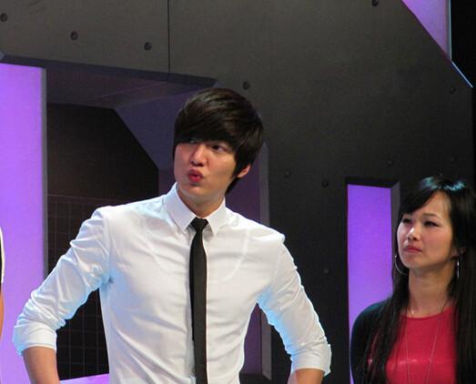 【八姐吐槽】央视春晚的明星出场费你造吗?