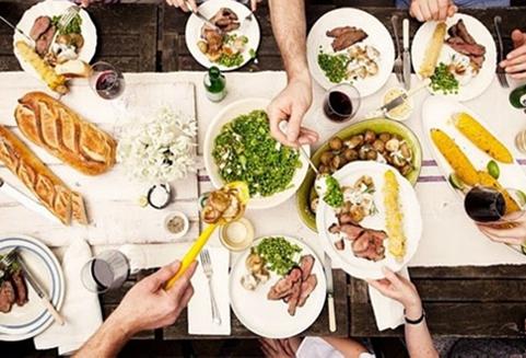 聚餐要用公筷分餐吃 谨防幽门螺杆菌诱发胃癌_大辽网_腾讯网