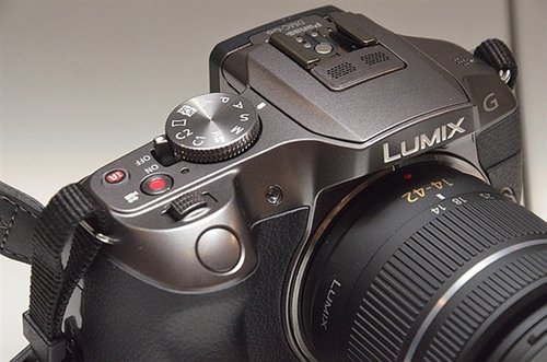 新款中端无反相机 松下发布 lumix g6