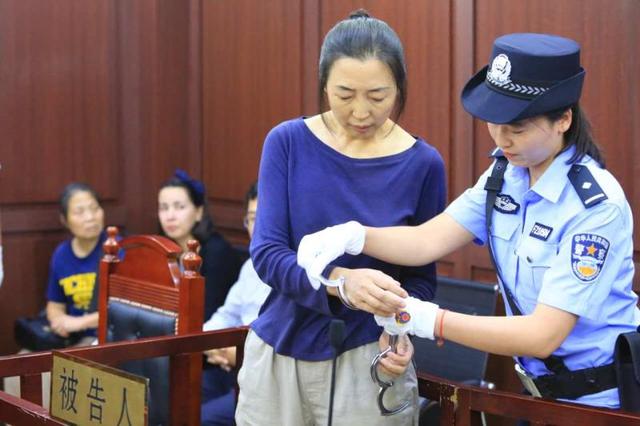 沈阳宝马撞人案宣判 女司机获刑一年半缓刑两年