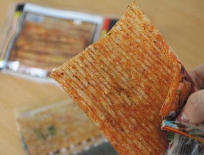 廉价“辣条”热销校园 长期食用或孩子智力发育_大辽网_腾讯网