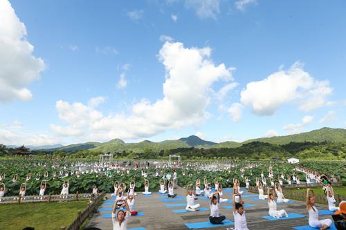 2018为荷而来·世界瑜伽大会 中国建宁隆重举
