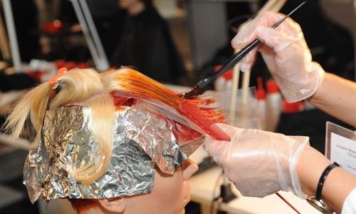 板蓝根也能染头发?食品染发刺瞎眼_大辽网_腾讯网