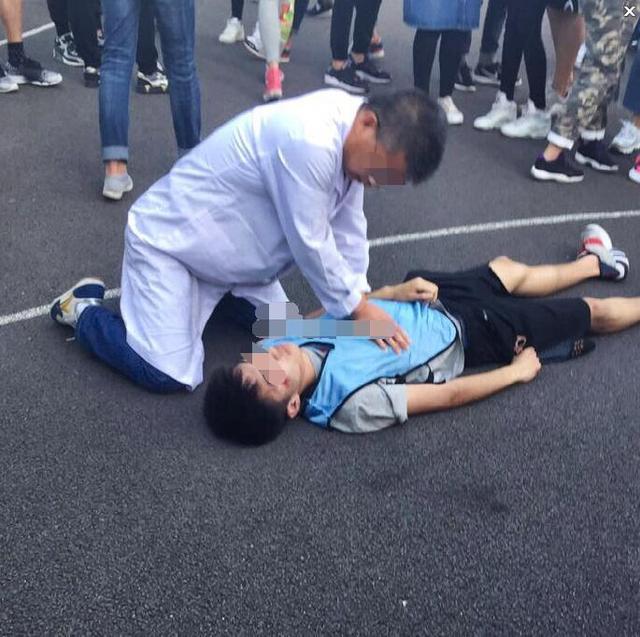 大连一高校男生打篮球突倒地不省人事 当晚死亡