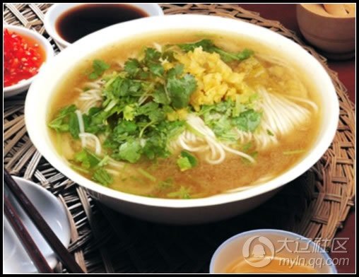 飘香美味无法挡 沈阳人怎能缺少鸡架抻面