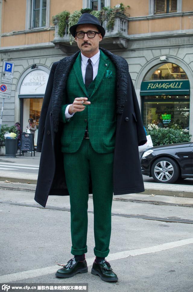 红黄绿圣诞色一网打尽 潮人明星演绎时尚三步曲_大辽网_腾讯网