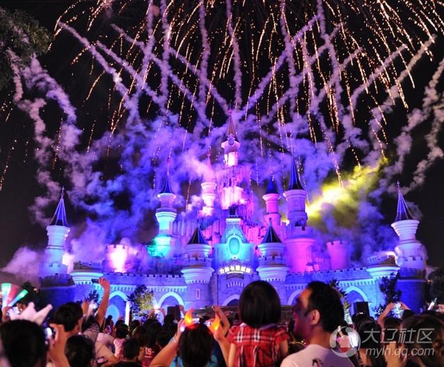 沈阳夜生活又一去处 方特夜场首秀人流如织