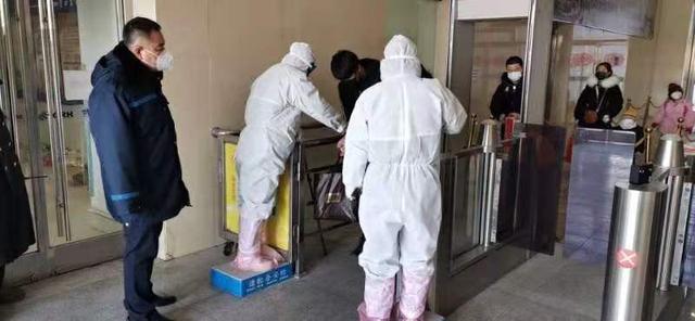 铁人口罩_戴口罩的卡通图片(2)