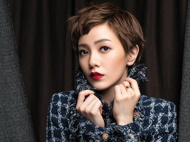 女王郭采洁重回少女 “为自己鼓掌”顾里依旧_大辽网_腾讯网