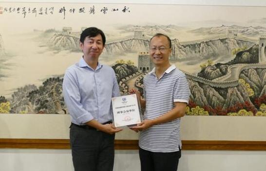 我国经济总量升到第二位_经济总量全球第二图片(2)