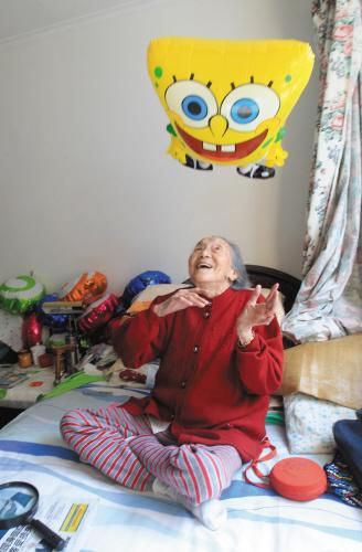 103岁<em>老人白发变黑</em> 受伤缝13针没留疤痕(图)_