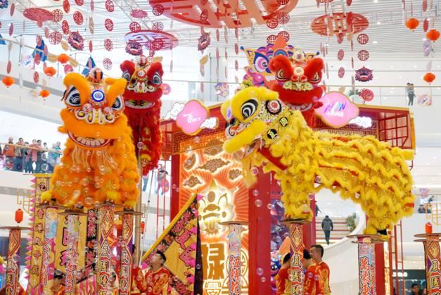 恒隆广场醒狮贺岁迎开年龙腾狮舞闹新春