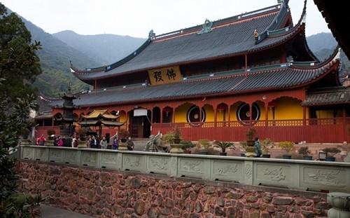 千年古刹天童寺于2012年4月26日起实施免票政