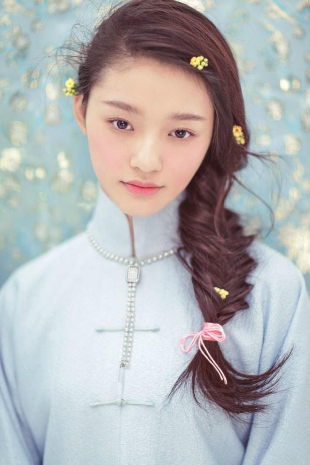 美女日历 星女郎林允一组大片两样迷情