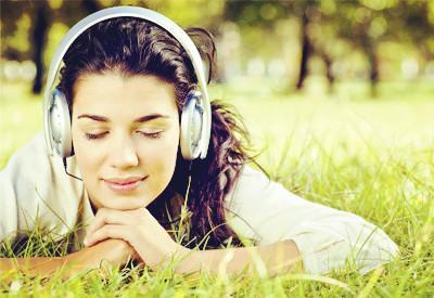 听力学习四步走 帮助你成功进阶英语达人