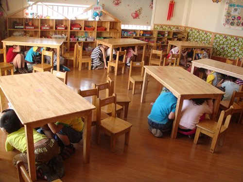 地震中教孩子逃生自救十原则