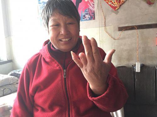 25年前河边抓鱼砸断手指被救 女子再寻恩人致谢_大辽网_腾讯网