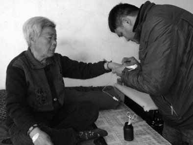 乡村医生19年跑诊57万公里 不收贫困居民医药