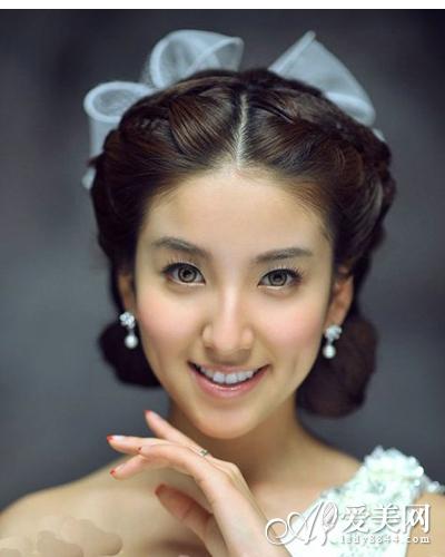 <em>2014年新娘发型</em>+气质优雅高贵